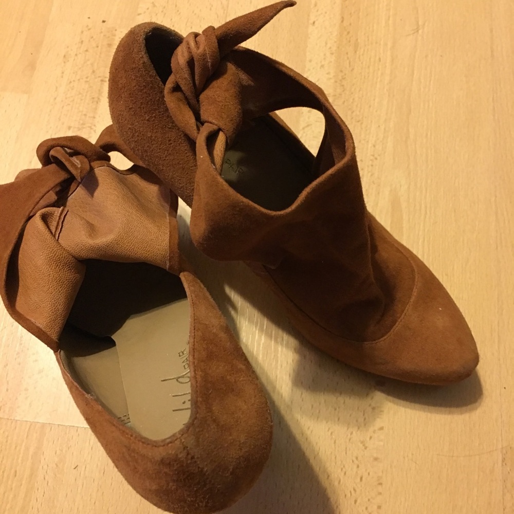 Shoes - Picture 4 of 7
